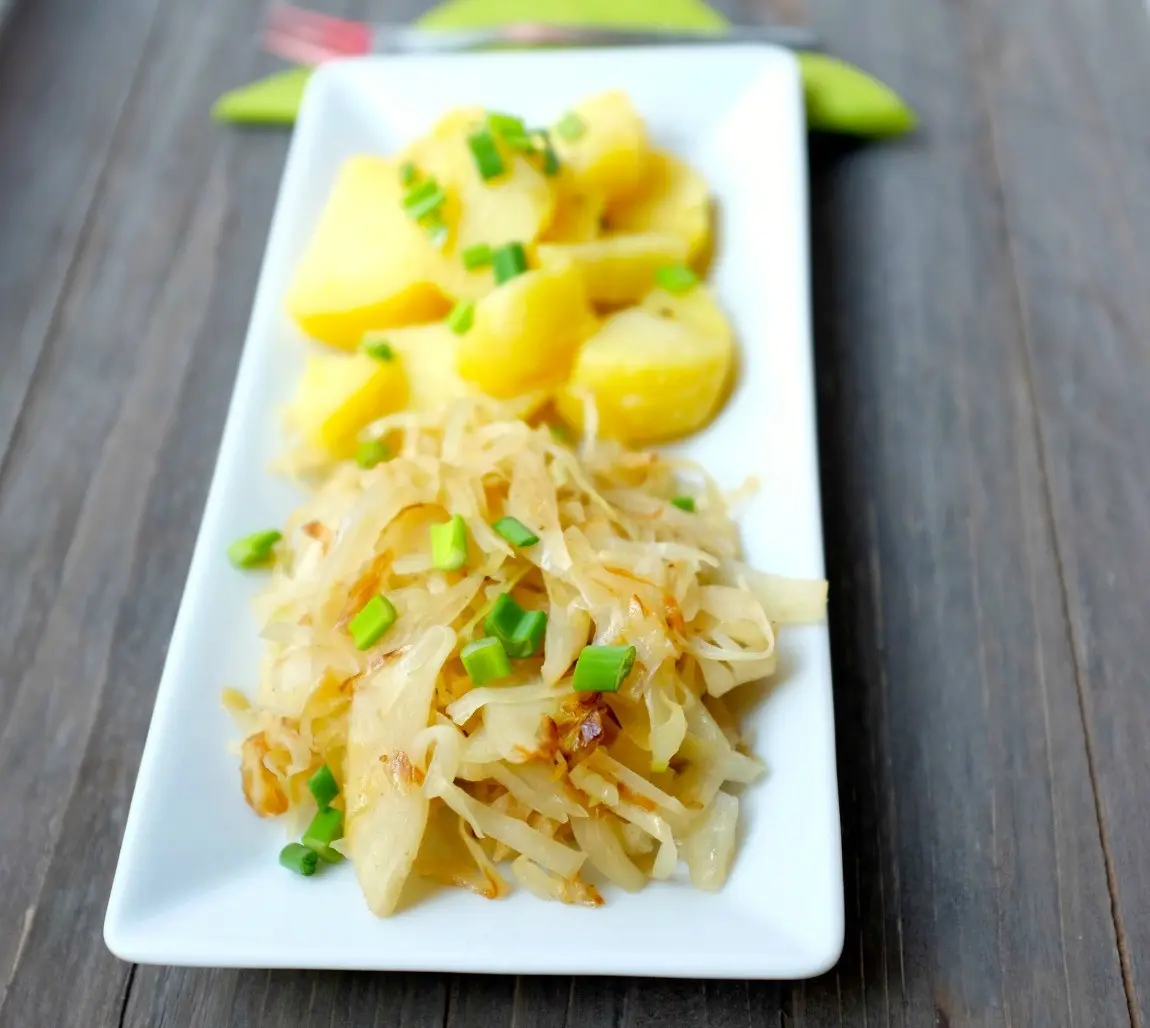 Schmorkraut mit Schwenkkartoffeln | www.meinkleinerfoodblog.de