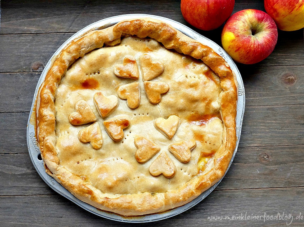 Ein Rezept für einen leckeren Apple Pie - am besten noch warm genießen mit einer Kugel Vanilleeis.