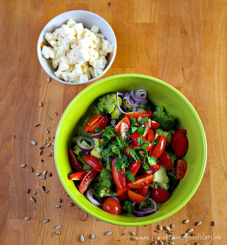 Brokkoli-Salat mit Tomaten und Feta - Schnelle &amp; einfache Rezepte