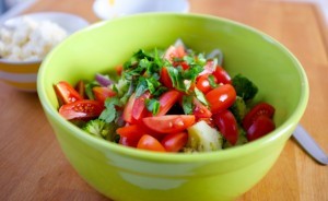 Brokkoli Salat mit Tomaten und Feta