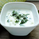 Joghurt-Gurken-Suppe - das perfekte Rezept für heiße Sommertage