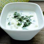 Joghurt-Gurken-Suppe - das perfekte Rezept für heiße Sommertage