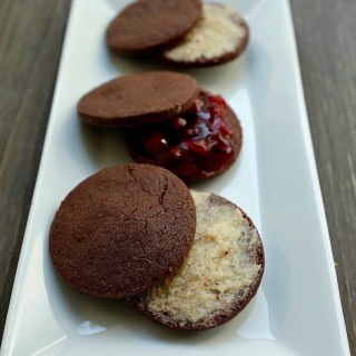 Selbstgemachte Oreos - Schokokekse mit Vanillecreme