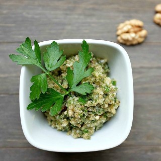 Leckeres Walnusspesto mit Petersilie und Parmesan | www.meinkleinerfoodblog.de