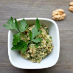 Leckeres Walnusspesto mit Petersilie und Parmesan | www.meinkleinerfoodblog.de