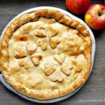 Ein Rezept für einen leckeren Apple Pie - am besten noch warm genießen mit einer Kugel Vanilleeis.