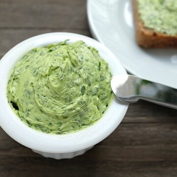 Ein einfaches und schnelles Rezept für Bärlauchbutter.