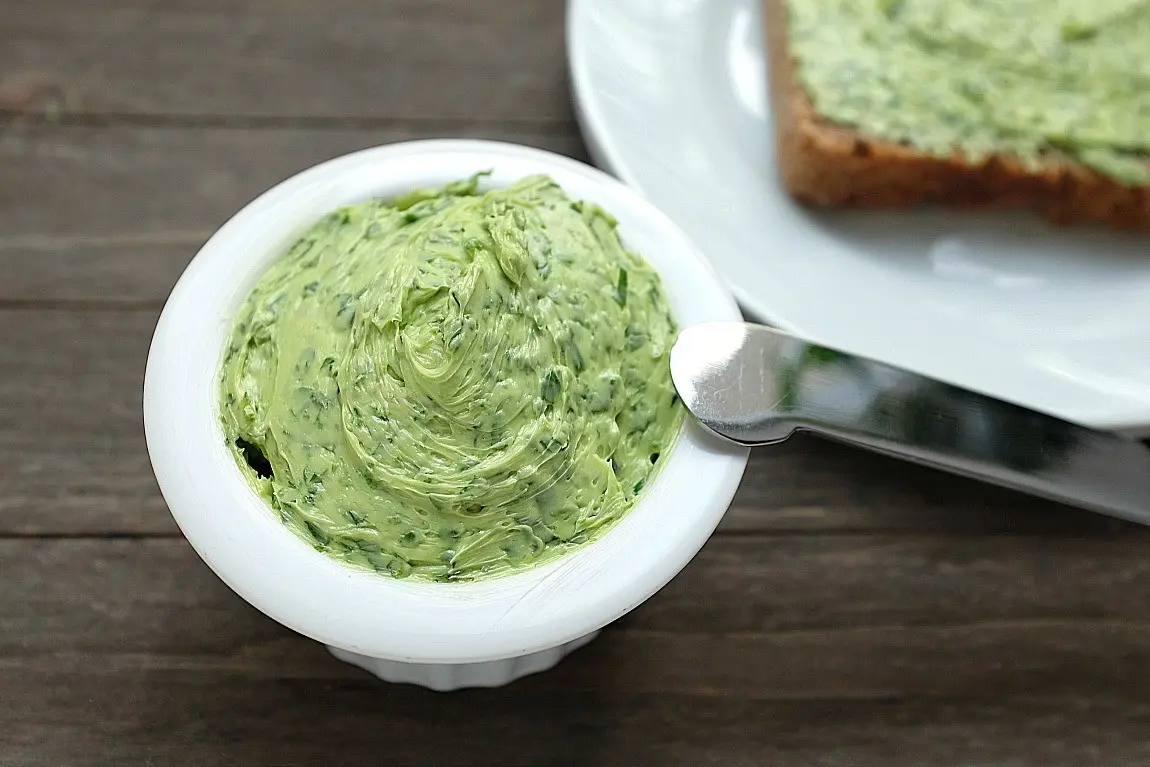 Ein einfaches und schnelles Rezept für Bärlauchbutter.