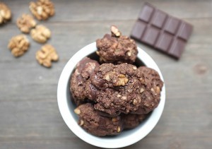 Ein super schnelles Rezept für Double Chocolate Cookies. 10 Minuten rühren, 10 Minuten backen und anschließend genießen.