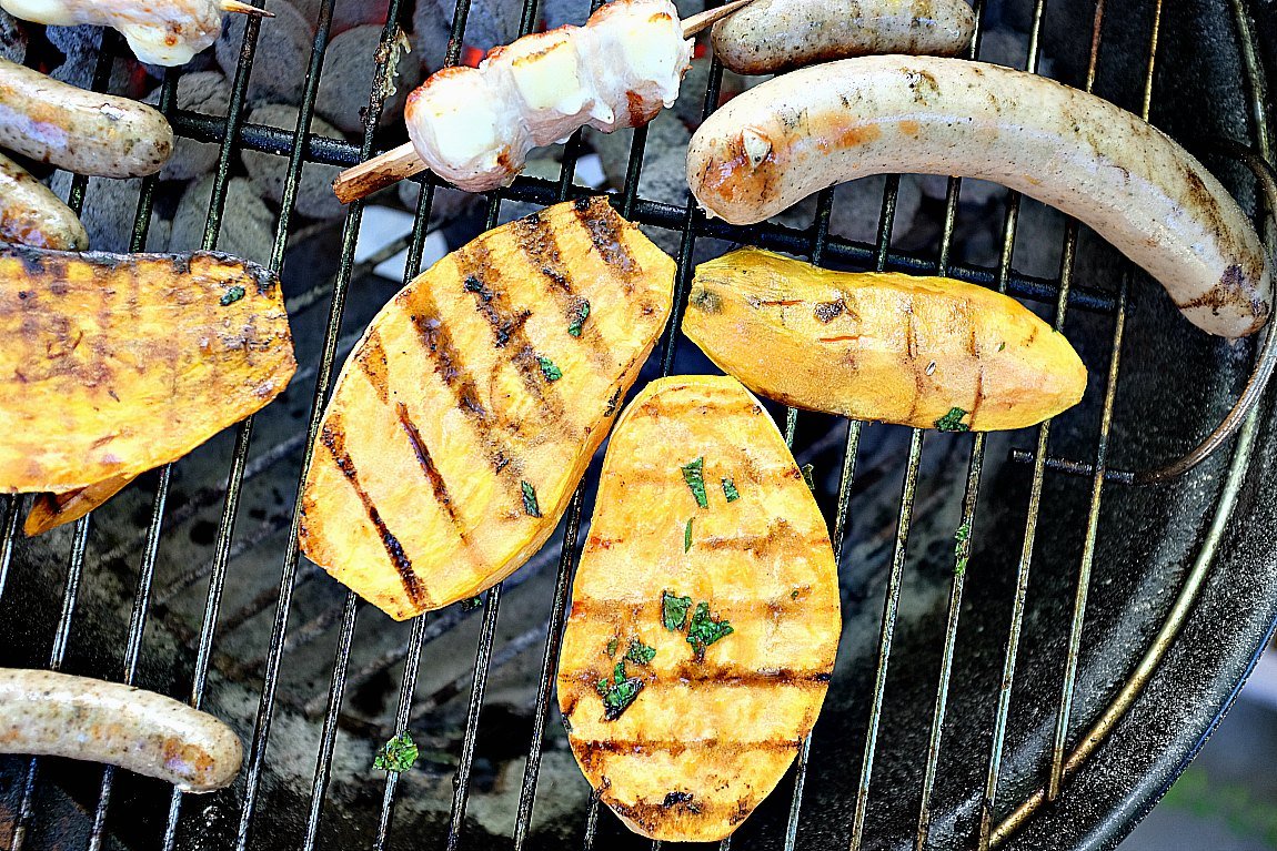 Die perfekte Beilage für das nächste BBQ: Gegrillte Süßkartoffeln