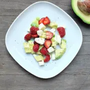 Der Sommersalat des Jahres: Avocado-Erdbeer-Salat mit Mozzarella und Balsamico
