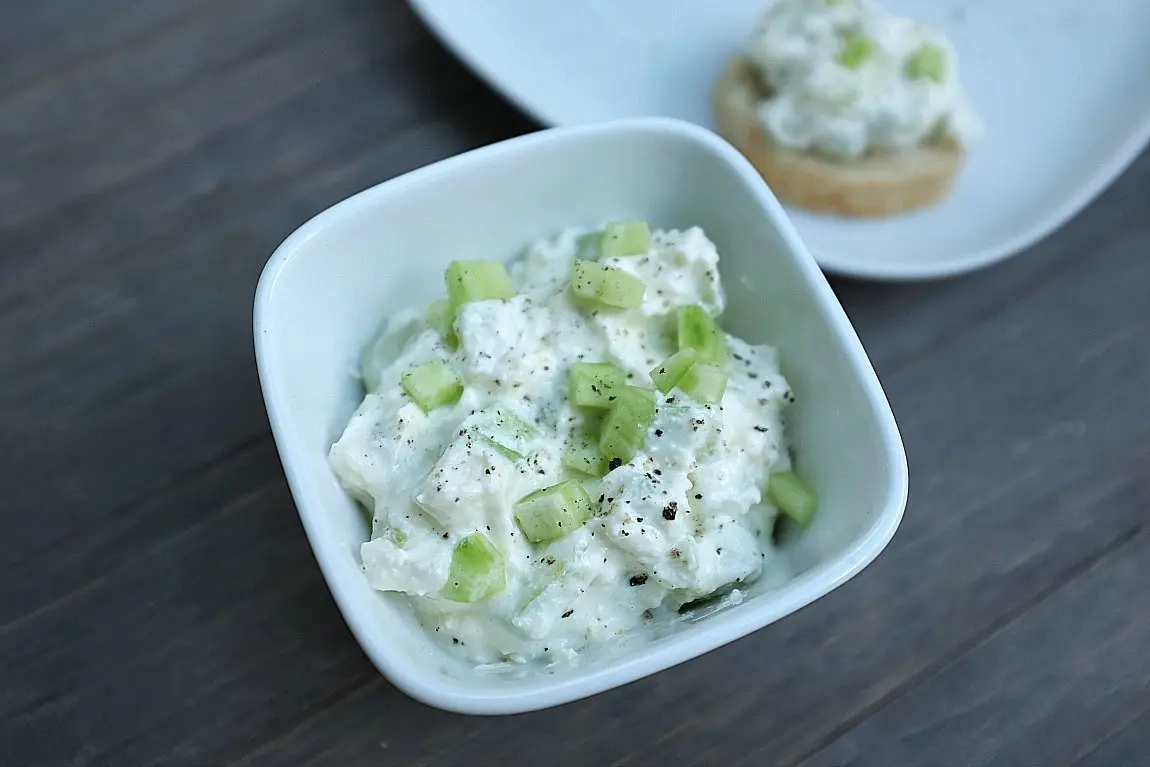Feta-Gurken-Creme aus nur 4 Zutaten: Schnell, einfach und sehr lecker