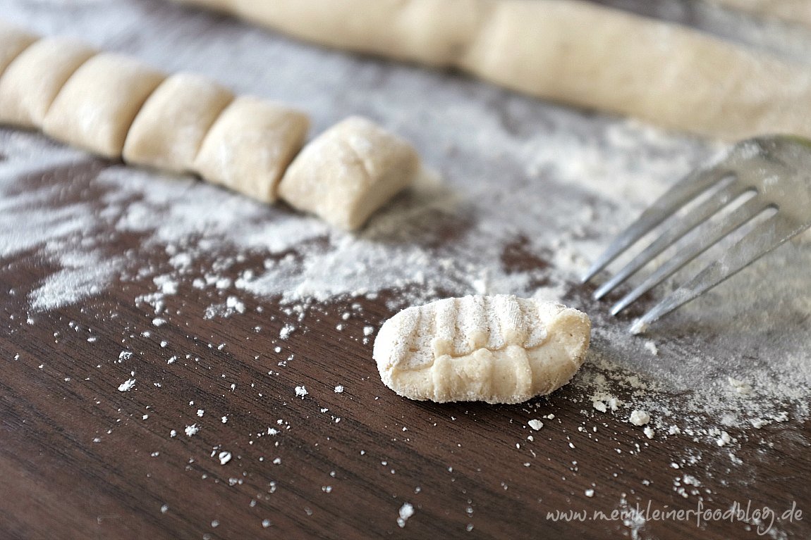 15-Minuten-Ricotta-Gnocchi mit einer schnellen Paprika-Feta-Butter