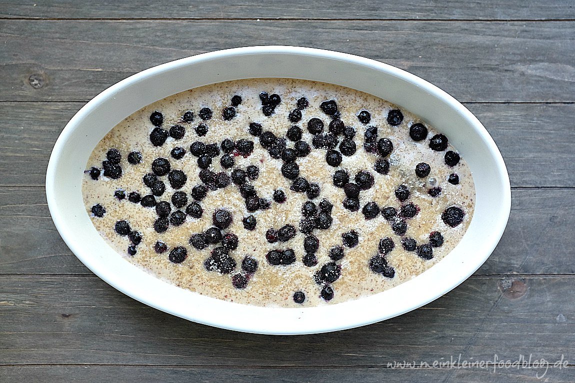 Clafoutis ist eine französische Süßspeise aus der Region Limousin. Traditionell wird er mit Kirschen zubereitet. Hier findet ihr meine Variante mit Blaubeeren. 