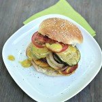 Eine wahre Geschmacksexplosion: Halloumi Burger mit gegrillten Gemüse