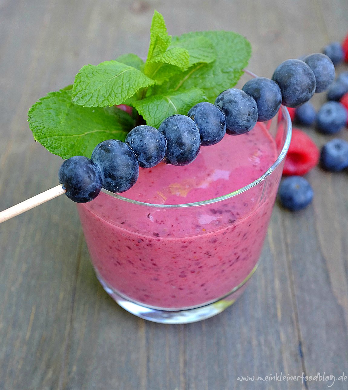 Erfrischender Rote Beeren Smoothie - Schnelle &amp; einfache Rezepte