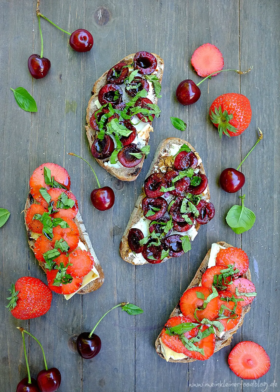 Mit diesen Bruschetta's holt ihr euch den Sommer auf den Tisch: Cambembert-Erdbeer Burschetta & Ziegenkäse-Kirsch-Bruschetta