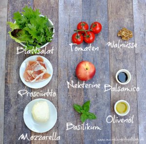Ein wunderbarer Sommersalat: wenig Aufwand, herrlich erfrischend und wenige Kalorien: Nekterien-Mozzarella-Salat mit Prosciutto