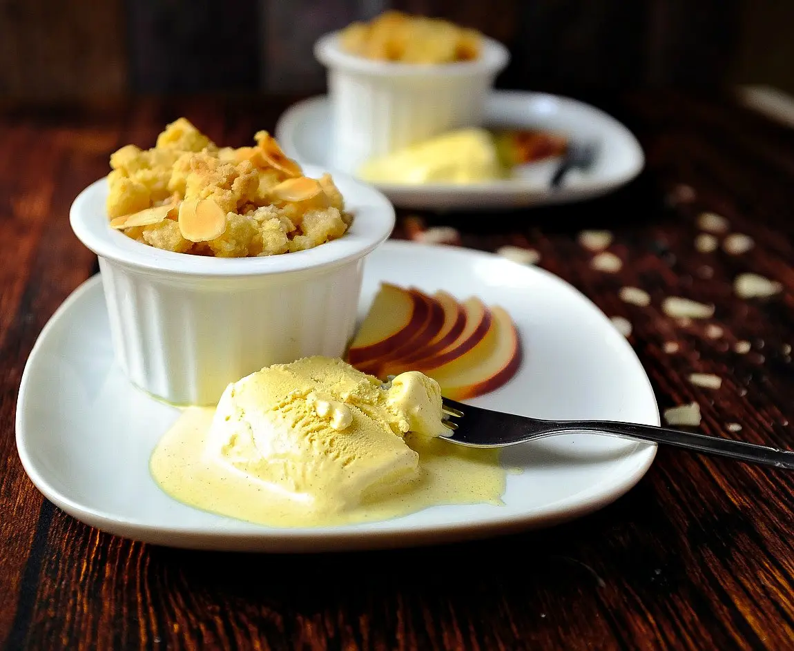 Ein Apple Crumble ist mein Soulfood an einem herbstlichen Wochenende. Unendlich viele Variationsmöglichkeiten und immer wieder lecker.