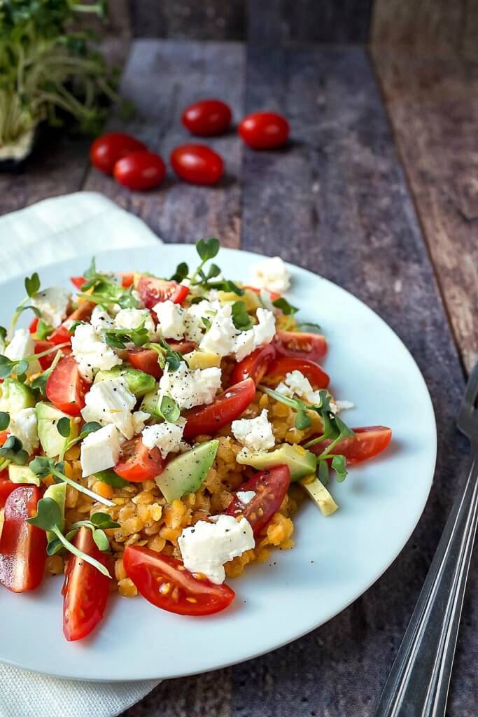 20-Minuten Linsen-Avocado-Salat mit Tomate &amp; Feta - Schnelle &amp; einfache ...
