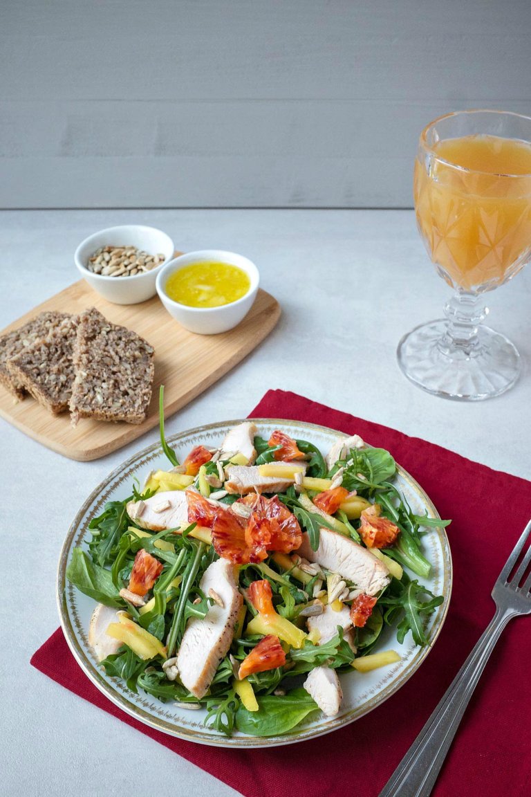 Fruchtiger Salat mit gegrillter Putenbrust - Schnelle &amp; einfache Rezepte