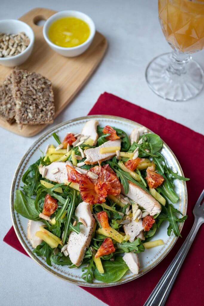 Fruchtiger Salat mit gegrillter Putenbrust - Schnelle &amp; einfache Rezepte