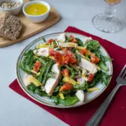 Oh wie lecker - ein fruchtiger Salat mit gegrillter Putenbrust. Ein Salat-Träumchen!