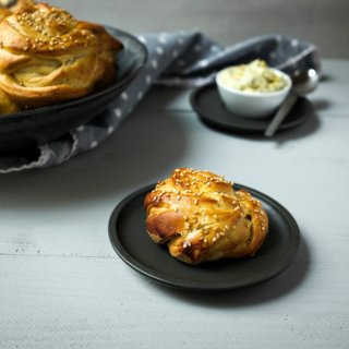 Abends vorbereiten, morgens backen. Diese Frühstücks-Knoten sind perfekt für das nächste Brunch.