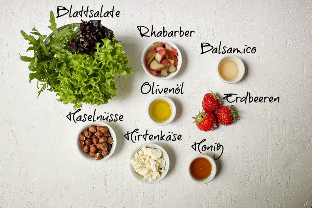 Salat mit karamelisiertem Rhabarber und Erdbeeren - Schnelle &amp; einfache ...