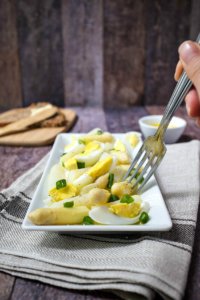 Ein schneller Spargel-Ei-Salat für maximale Genussmomente.