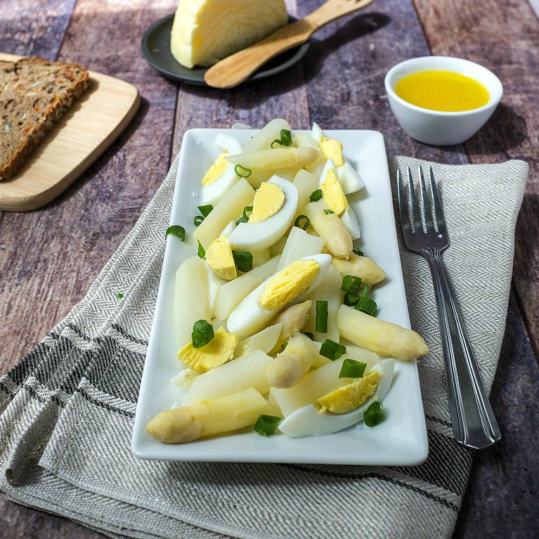 Ein schneller Spargel-Ei-Salat für maximale Genussmomente.