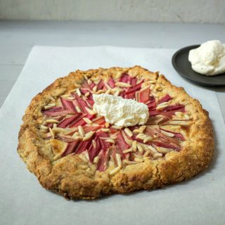 Einfach, schnell und lecker ist diese Rhabarber-Tarte.