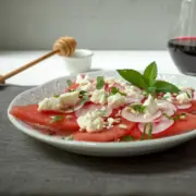 Der perfekte Sommersalat: Melonen-Radieschen-Salat mit Feta