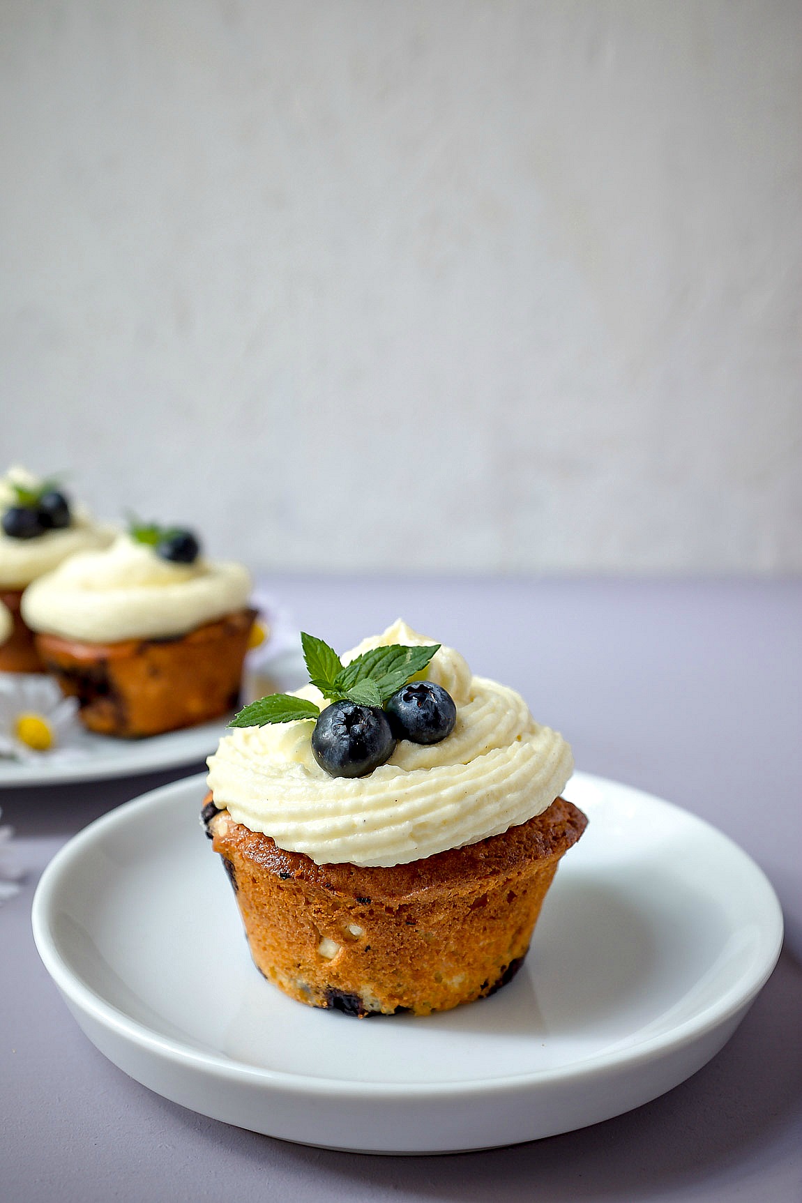 Blueberry Cheesecake Cupcakes mit Vanillefrosting