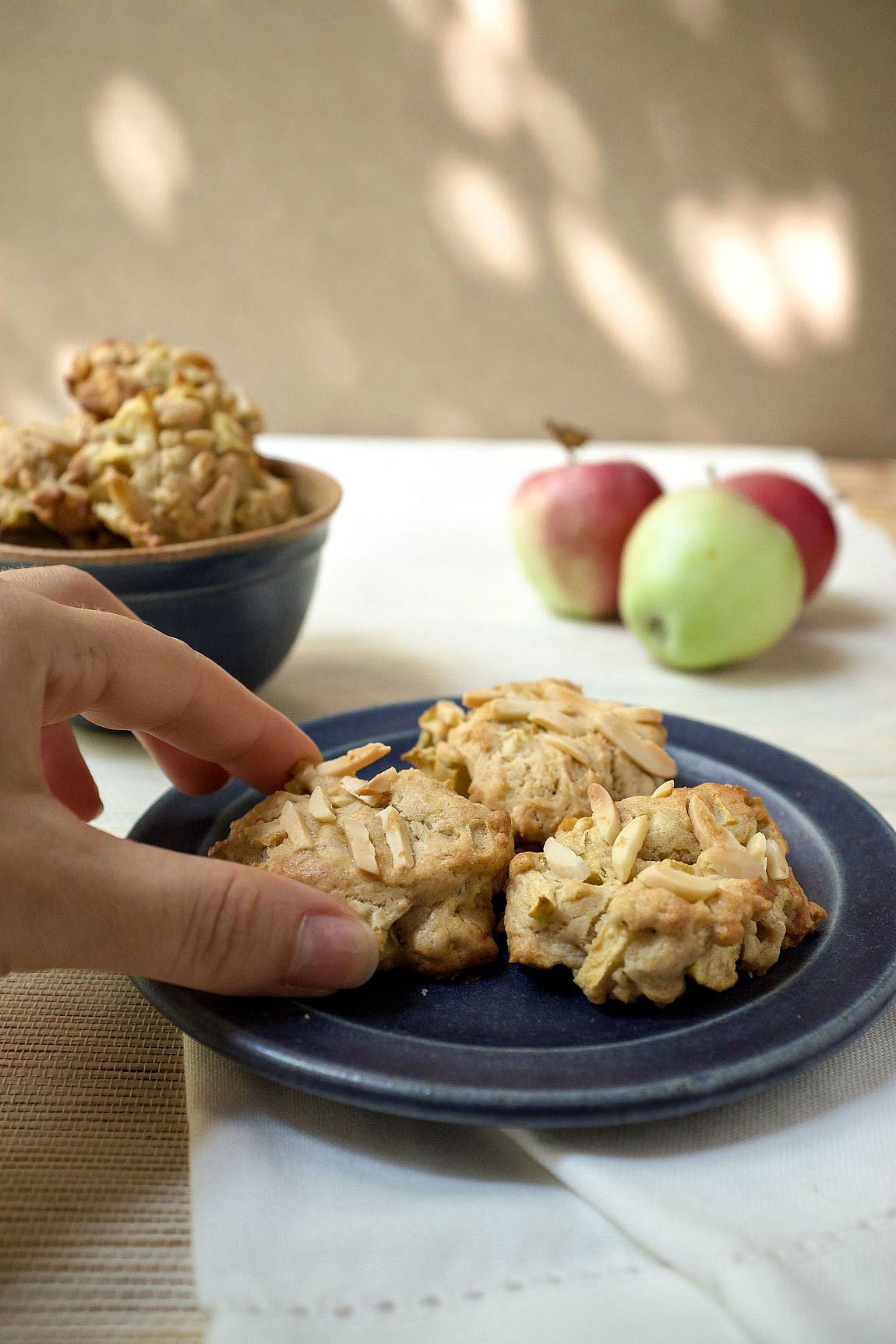 Die Apfel-Mandel-Kekse sind im Nu zusammengerührt und schmecken wunderbar nach Apfel und Zimt.