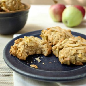 Die Apfel-Mandel-Kekse sind im Nu zusammengerührt und schmecken wunderbar nach Apfel und Zimt.