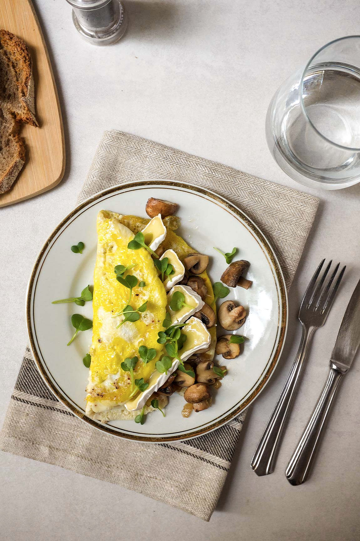 In 15 Minuten auf dem Tisch: Omelette mit Pilzen und Camembert