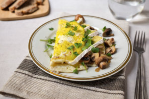 In 15 Minuten auf dem Tisch: Omelette mit Pilzen und Camembert