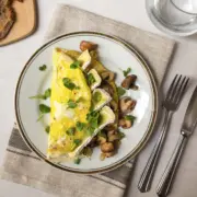 In 15 Minuten auf dem Tisch: Omelette mit Pilzen und Camembert