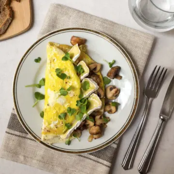 In 15 Minuten auf dem Tisch: Omelette mit Pilzen und Camembert