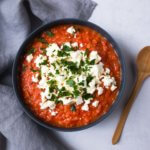 Einfache Tomaten-Feta-Hirse-Suppe
