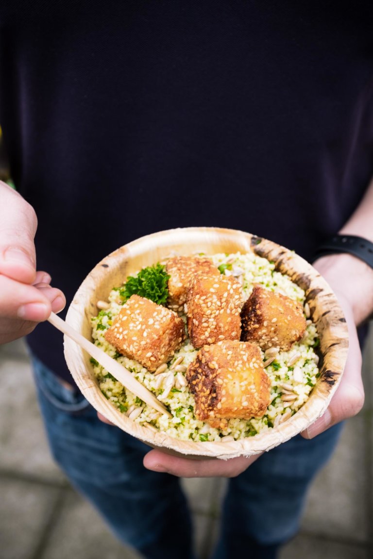Zitronen-Couscous mit Knusper-Feta, Sonneblumenkernen und Naturjoghurt ...