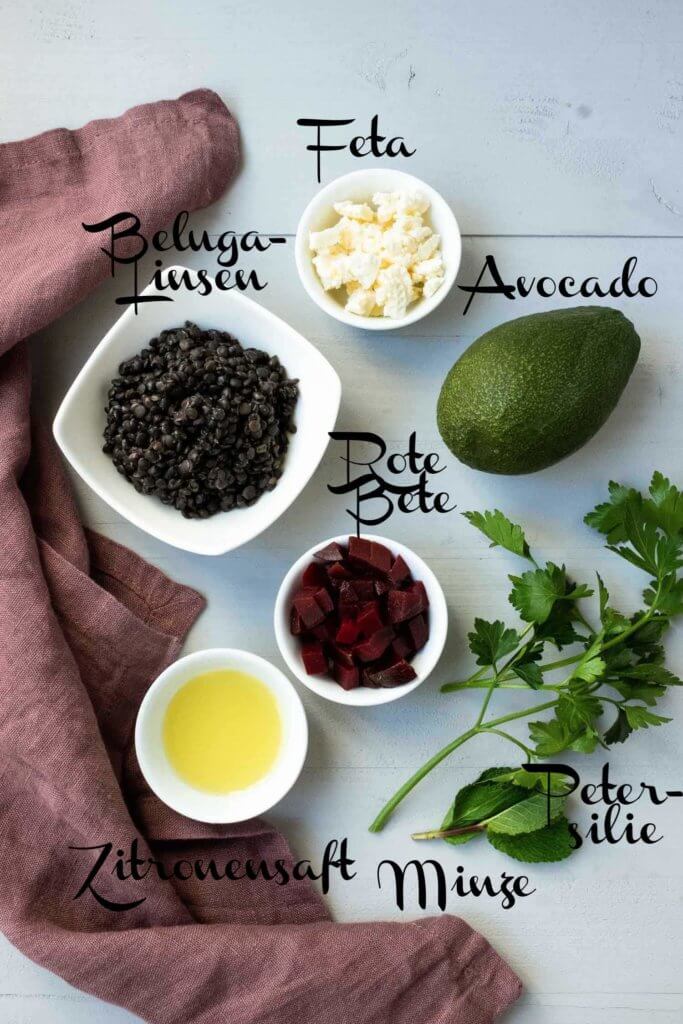 Das Linsen-Taboulé mit Roter Bete, Avocado und Feta ist eine tolle Variation des klassischen Taboulé. Die Zubereitung ist simpel und der zitronig, minzige Geschmack überzeugt. ﻿