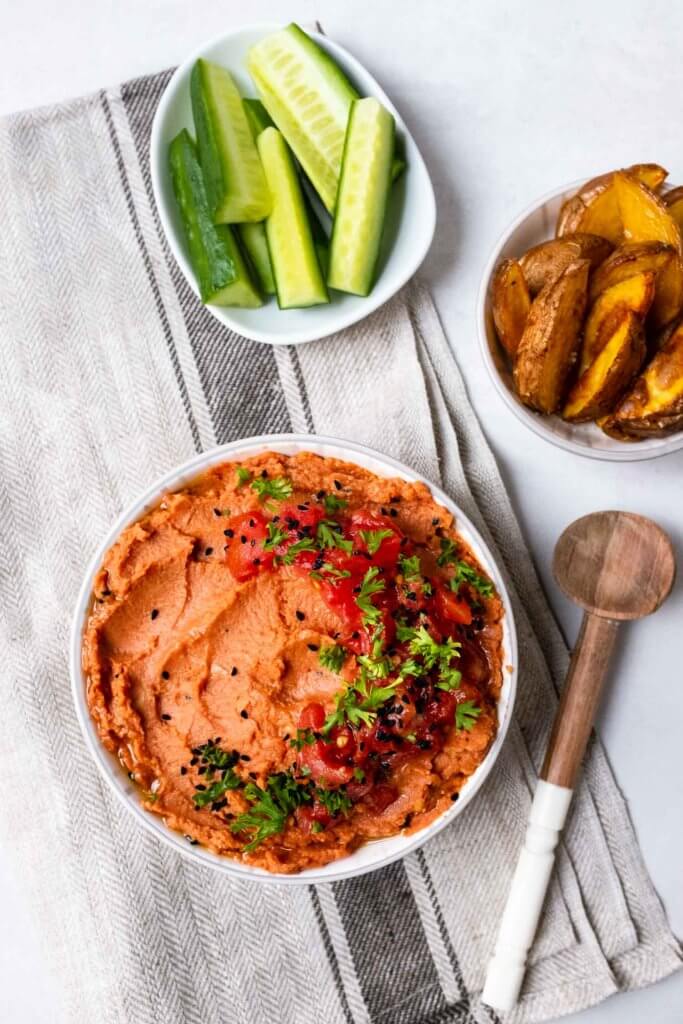 Ofenkartoffeln mit Tomaten-Hummus - Schnelle &amp; einfache Rezepte