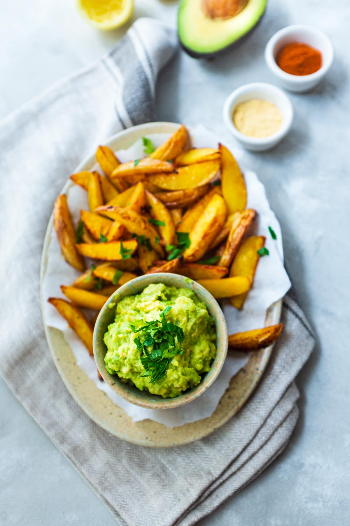 vegane Käse-Kartoffelecken mit Avocado-Dip-6 - Schnelle &amp; einfache Rezepte
