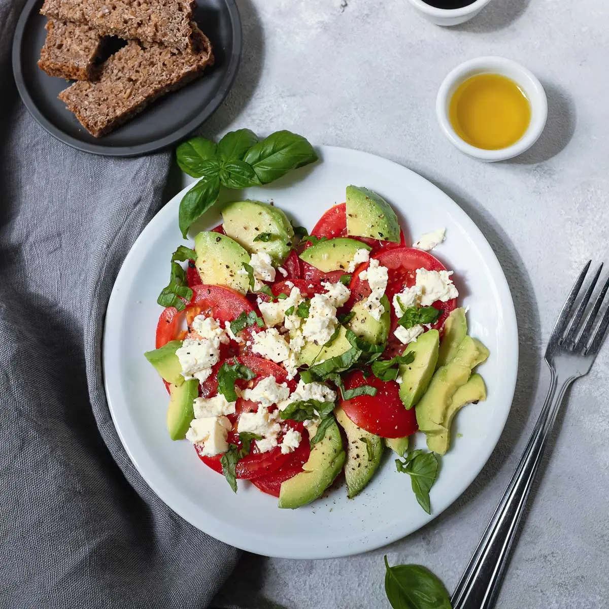 Avocado-Tomate-Feta-Salat