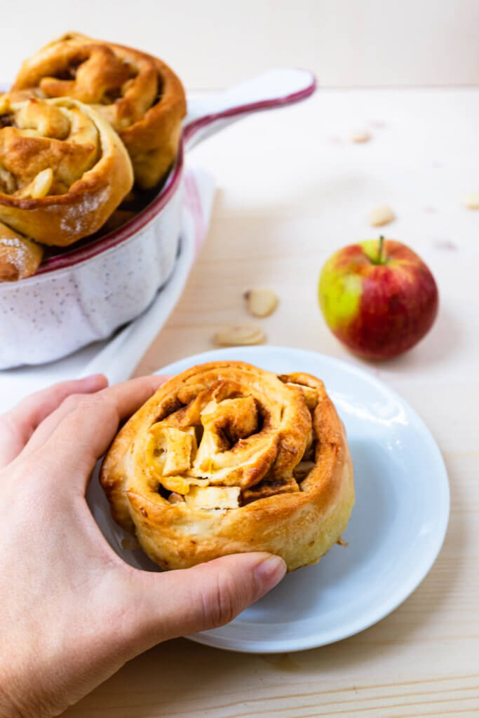 Apfel-Zimt-Schnecken mit Mandeln - Schnelle &amp; einfache Rezepte