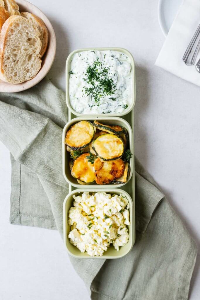 Griechische Vorspeisen: Frittierte Zucchini, Feta-Kräutermix &amp; Tzatziki ...