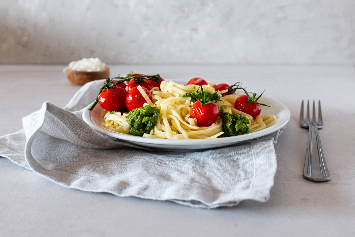 Pasta mit Rucola_Pesto_Tomaten_und_Parmesan-19 - Schnelle Rezepte aus ...