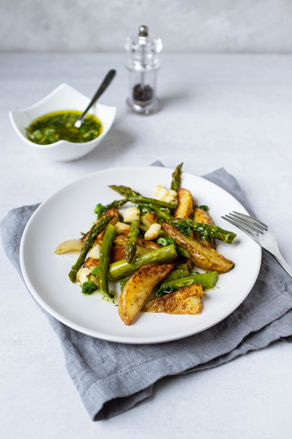 Einfaches Spargel-Kartoffel-Blech mit Halloumi - Schnelle &amp; einfache ...